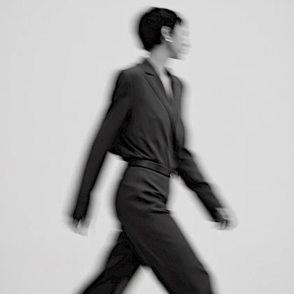 a black and white photograph of a person bu8146lnsba0eyguvlzyjq x ub8hzpqmirwwk9u6vbbq