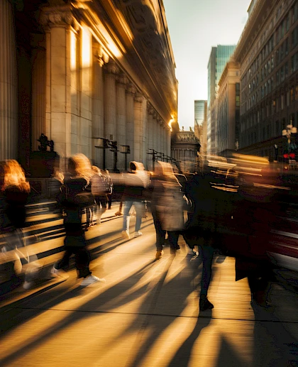 a photo of a bustling urban scene during blcpoja9rsi8mupg6gnkuq c0wozbecrbepmpc5rmr9wq